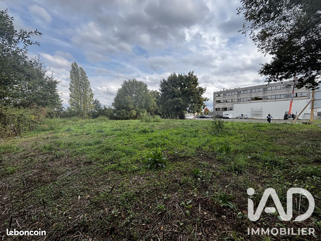 Terrain 3000 m² · à Vern-sur-Seiche · 3 000 m² · 689 000 €