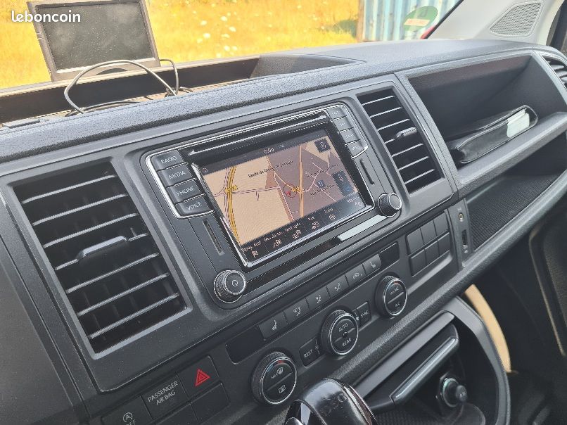 VOLKSWAGEN T6 MULTIVAN 2.0 TDI 150 cv, DSG, régulateur adaptatif, GPS, Bluetooth, Attelage... (image 8)