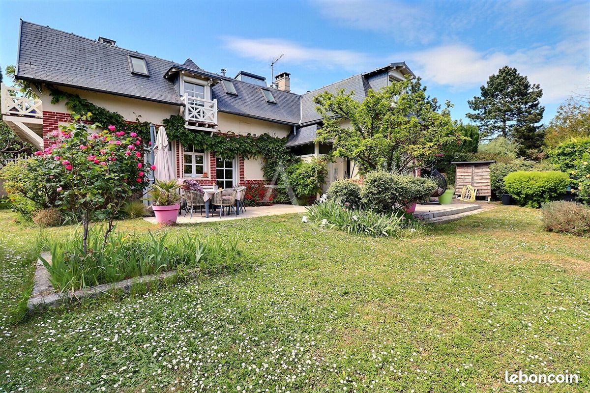 Maison 8 pièces 170 m² · à Le Mesnil-le-Roi · 170 m² · 3 800 €/mois