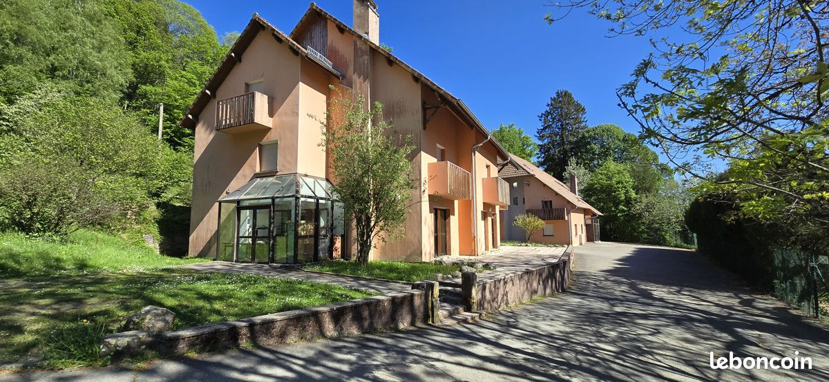 Immeuble 1000 m² · à Rougemont-le-Château · 1 000 m² · 491 000 €