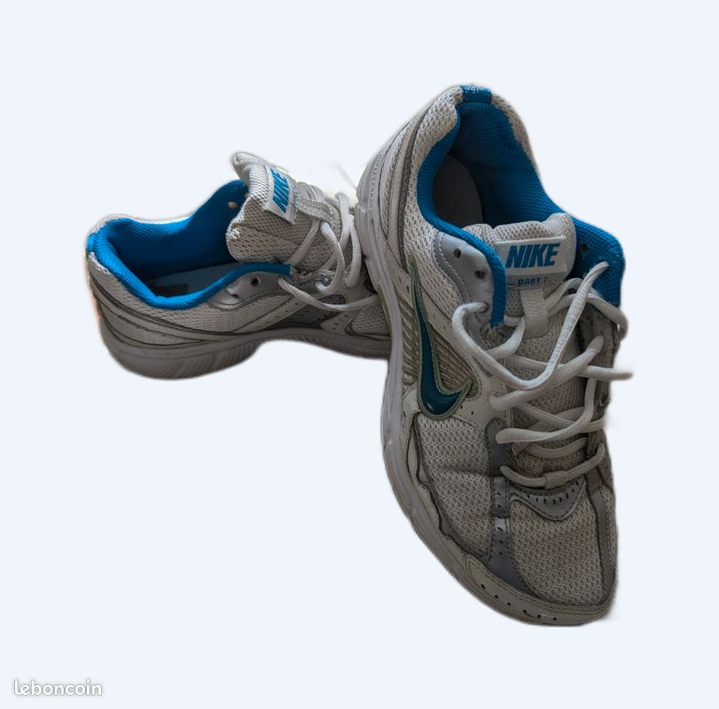 Paire de baskets Nike confortables et légères (image 1)