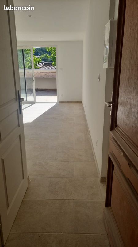 Appartement 1 pièce 24 m² · à Salon-de-Provence · 24,3 m² · 650 €
