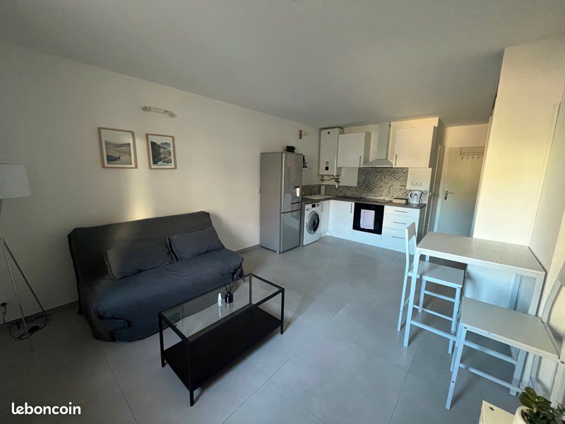 Appartement 1 pièce 24 m² · à Solliès-Pont · 24 m² · 600 €