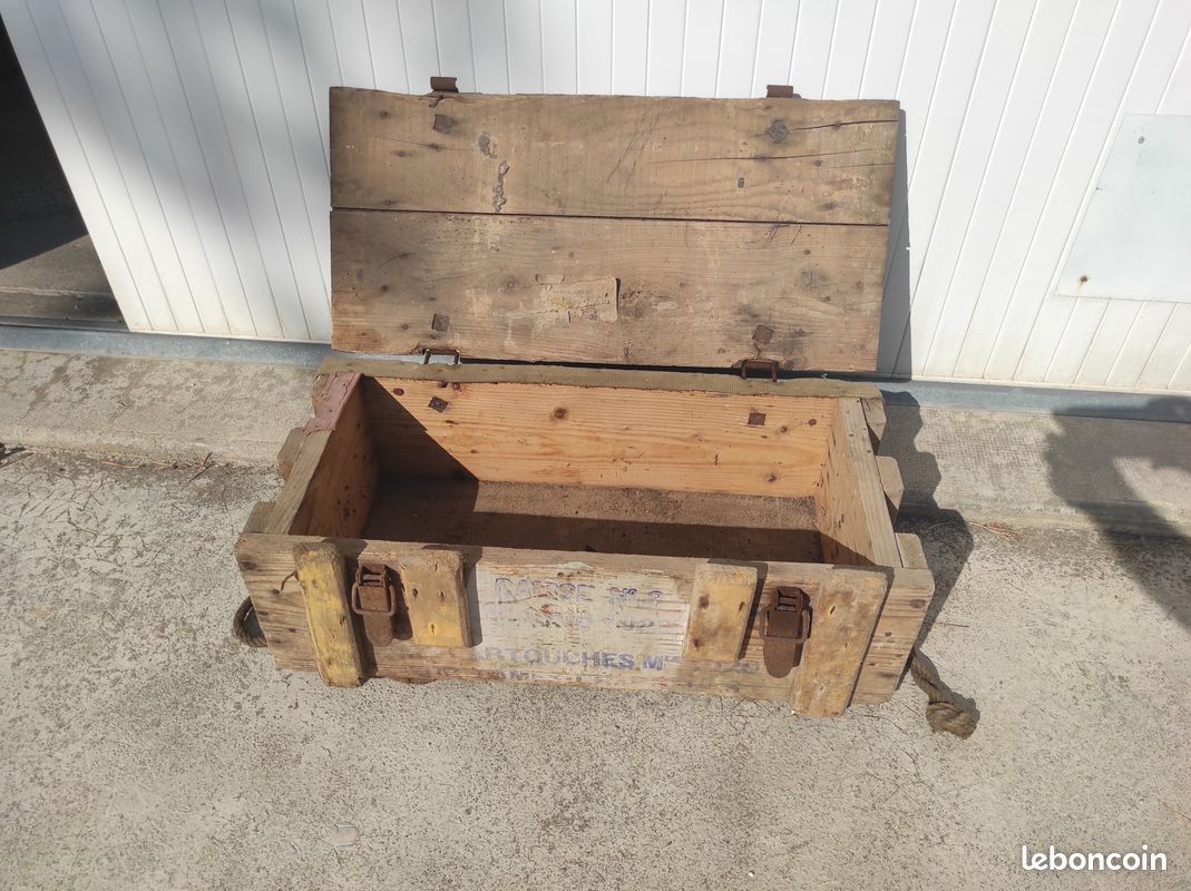 Boite en bois avec des cartouches chasse diverses calibre 16 ref 899