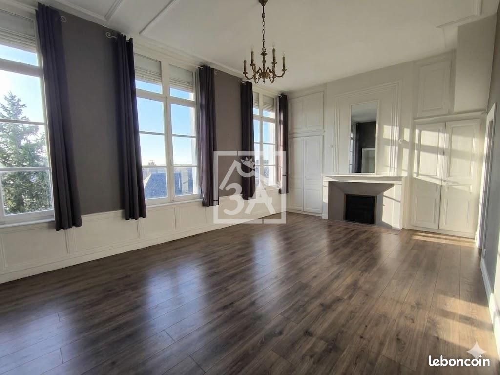 Maison 9 pièces 262 m² · à Moulle · 262 m² · 325 500 €