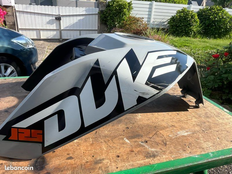 Cache réservoir ktm duke (image 1)