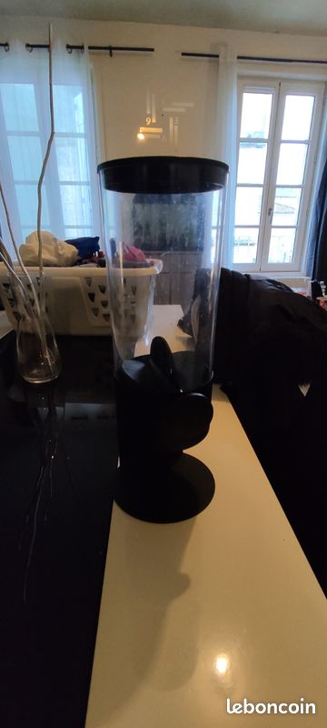 Distributeur a céréales (image 1)