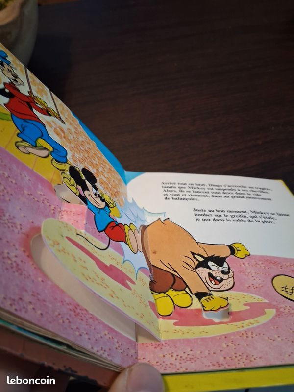 Livre Disney mickey en relief (image 4)