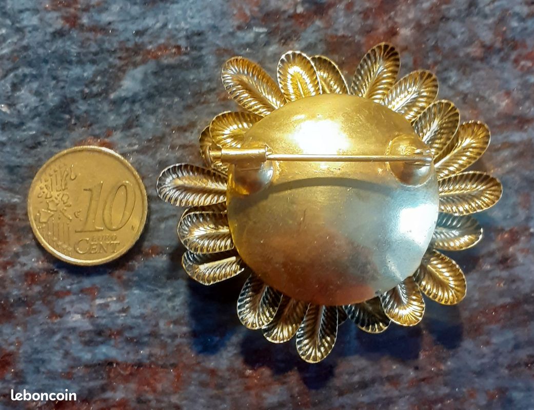 Broche salade de fruits vintage Broche médaillon en filigrane d'or