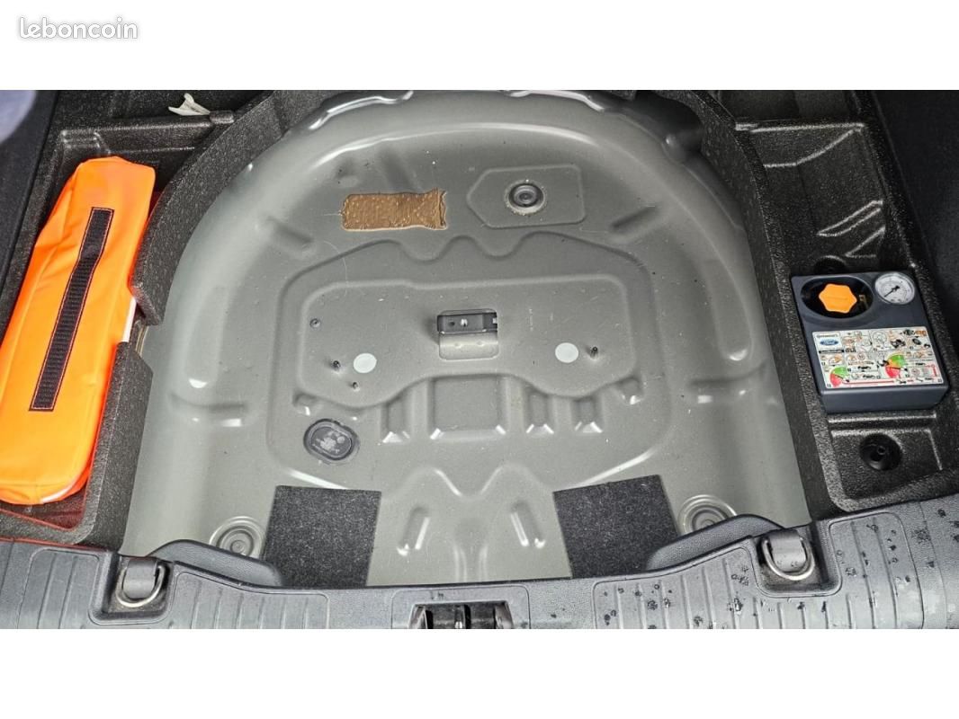 Ford Kuga Titanium 1.5 EcoBlue 120cv BVA 4x2 + Pack Techno + Assistance + Attelage + Barre de Toit (image 24)