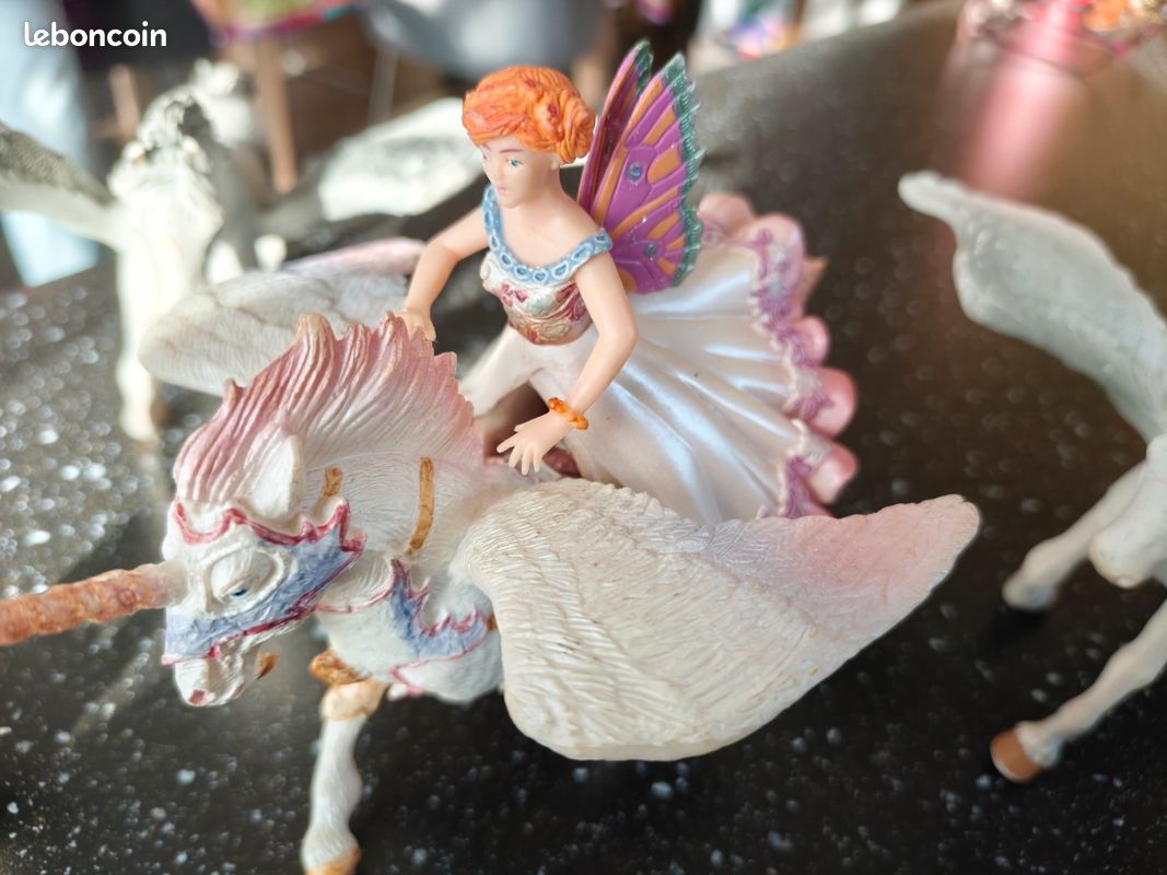 Figurines chevaux ailés avec une cavalière (image 2)