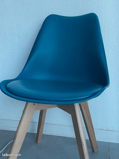 Chaises bleues (image 1)