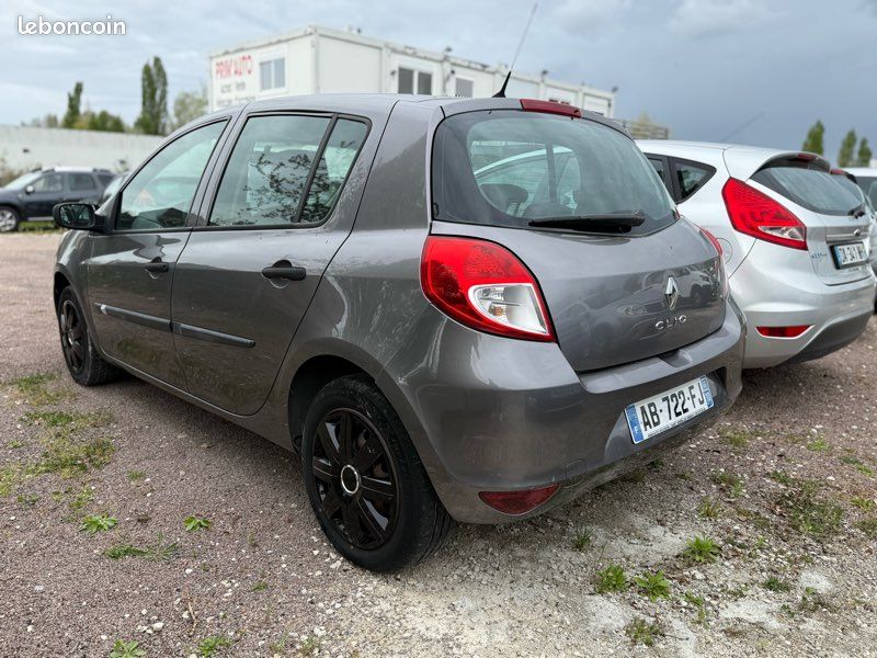 Renault clio iii 1,5 dci eco2 authentique (image 5)