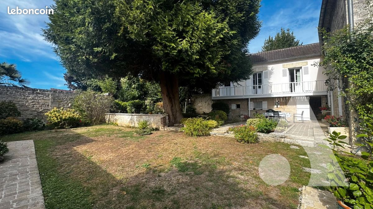 Maison 8 pièces 244 m² · à Crépy-en-Valois · 244 m² · 447 200 €
