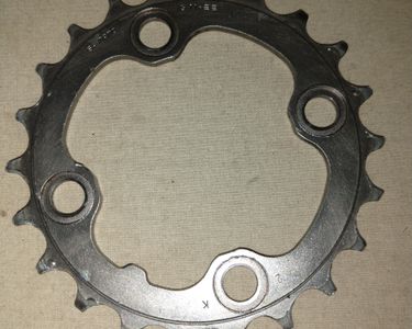 Petit plateau interne VTT Shimano Deore FC-M627 10v 22 et 24 dents