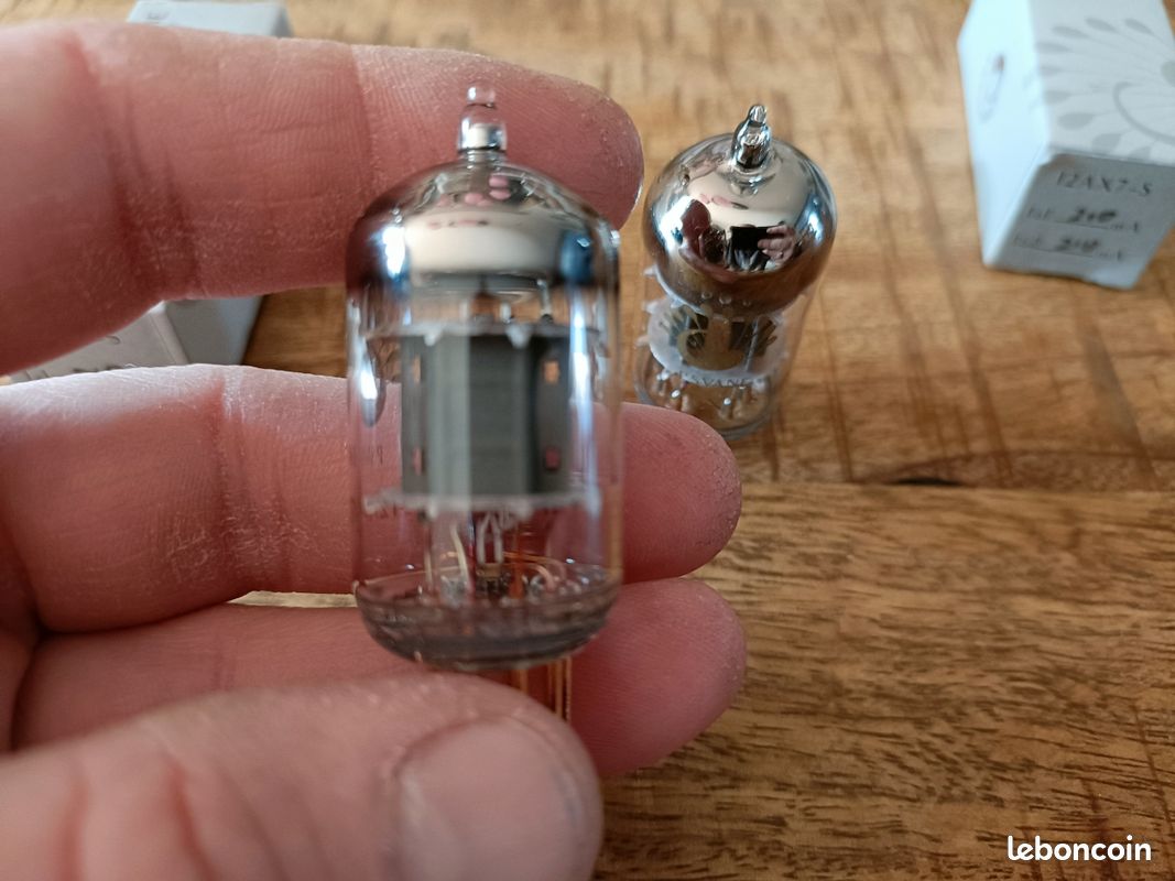 Paire De Tubes 6N2P-EV / 12AX7 / ECC83 - Neufs En Boîte - Bouclier Argenté - Pour Amplis Et Audio Haut De Gamme