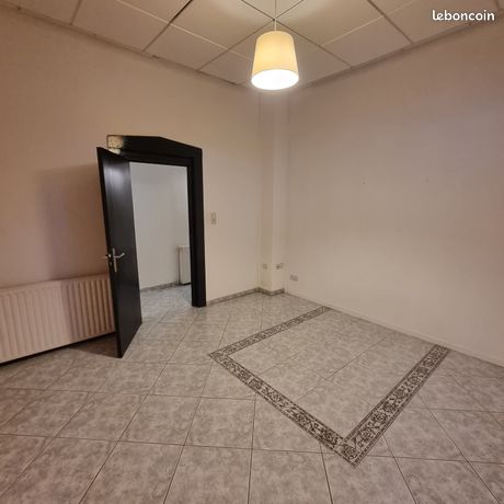 https://img.leboncoin.fr/api/v1/lbcpb1/images/c0/c7/ea/c0c7ea10654c7891880db98d94162af39f996291.jpg?rule=ad-image