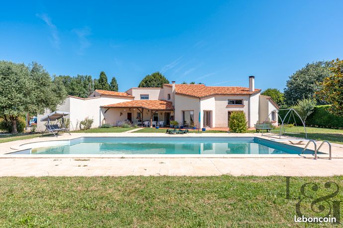 Villa 9 pièces 220 m²