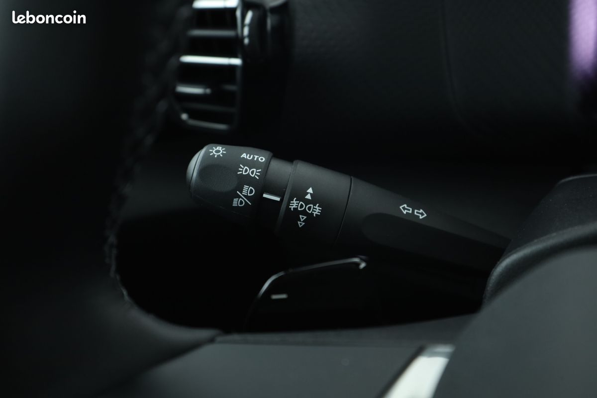 Citroen C4 1.2 PureTech Max EAT8 131 ch (image 16)