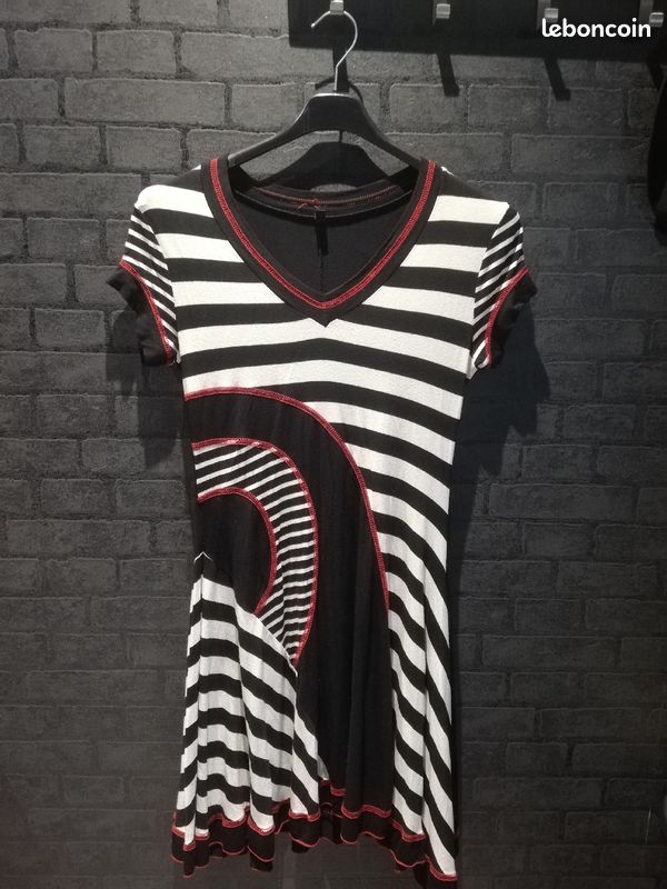 Jolie robe noire rouge et blanche taille unique (image 1)