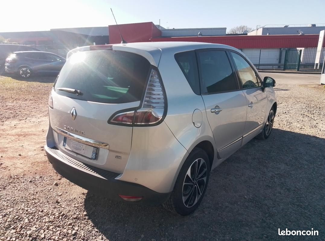 Renault Scénic III dCi 110 Bose Edition EDC (image 2)