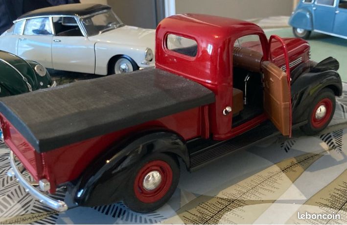 1/18 FORD V8 Camion Citerne California Oil Blanc 1938 Solido