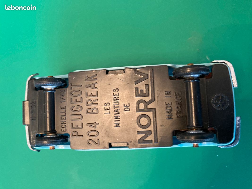 AU JOUET PARISIEN: Norev Modèle n° 32 Peugeot 204 Break