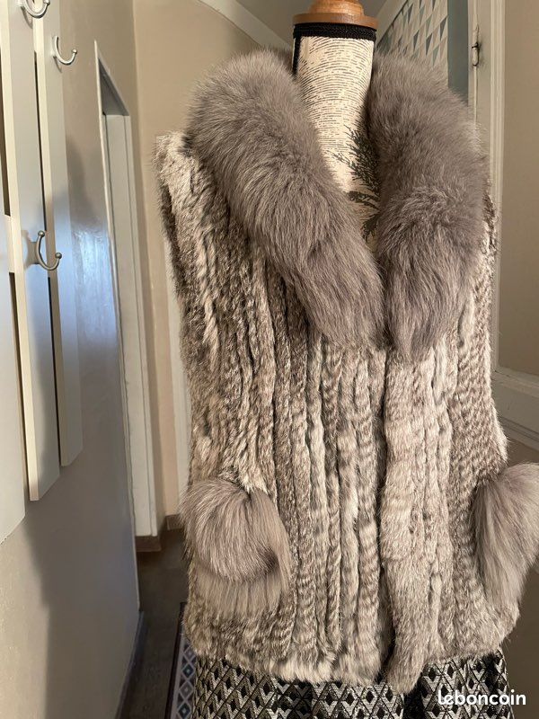 Splendide veste gilet sans manches fourrure de lapin tricoté et