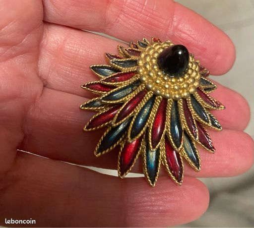 Broche Clip En Or 18 Carats Et Pierres Rouges Années 1940