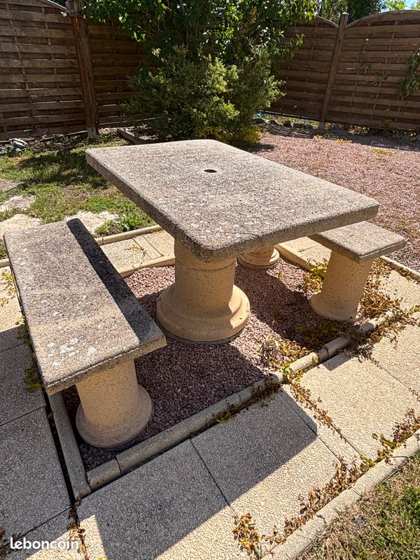 Table en pierre (image 1)