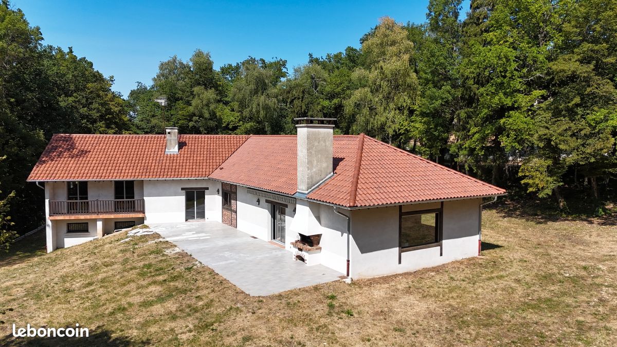 Maison 8 pièces 310 m² · à Martignat · 310 m² · 600 000 €