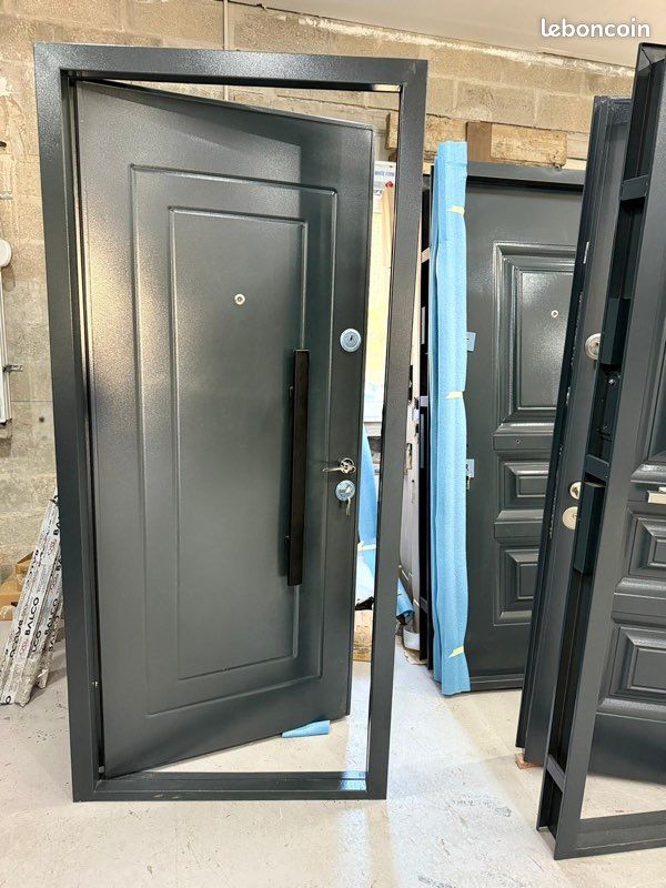 Porte en acier (image 4)
