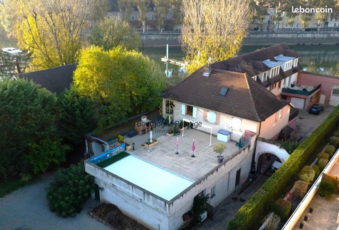 Maison de ville 8 pièces 242 m²