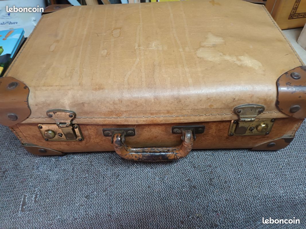 Ancienne valise en fibres vulcanisées