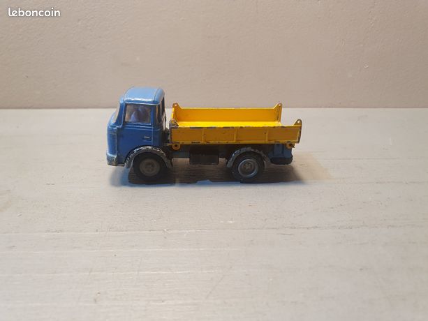 Camion de jouets berliet - France