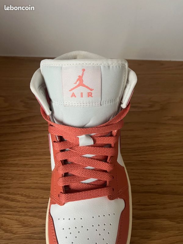 Baskets Streetwear Lifestyle WMNS Nike Air Jordan 1 Mid Madder Root Taille 7.5 38,5 Neuf (image 10)