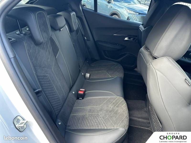 Peugeot 2008 Hybrid 145 e-DCS6 GT Exclusive (image 20)