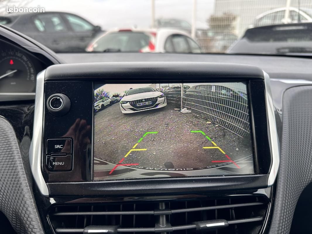 Peugeot 2008 1.2 82ch BVM5 Access (image 8)