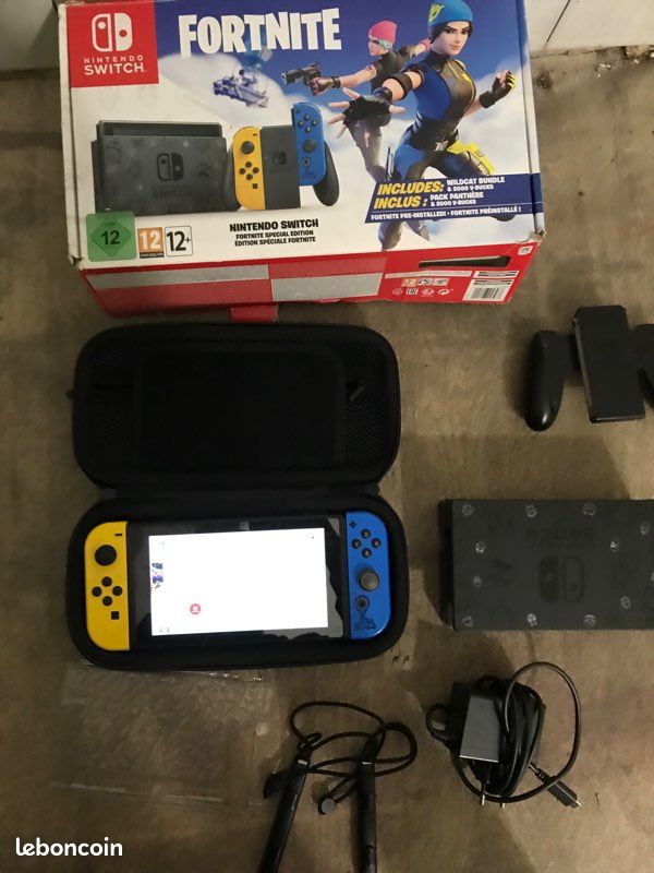 Nintendo Switch édition Fortnite en bon état avec boîte d’origine Idee cadeau (image 1)
