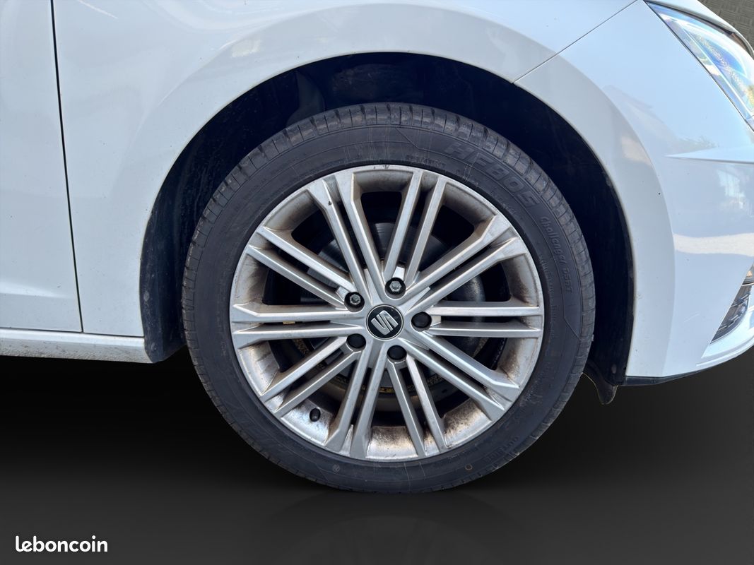 SEAT Leon 1.5 TSi 150CH XCELLENCE DSG / TOIT OUVRANT / CARPLAY / VIRTUAL COCKPIT / CAMERA / GARANTIE 6 MOIS (image 24)