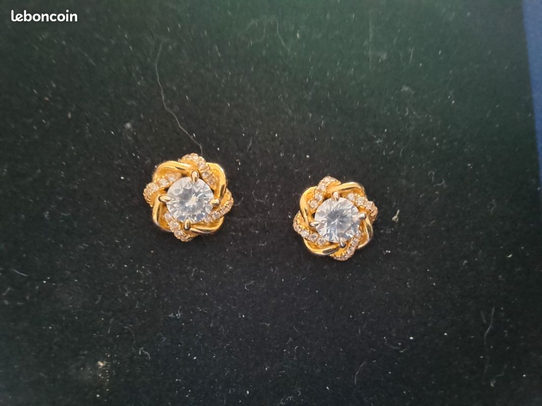 Clous d'oreilles or (image 1)
