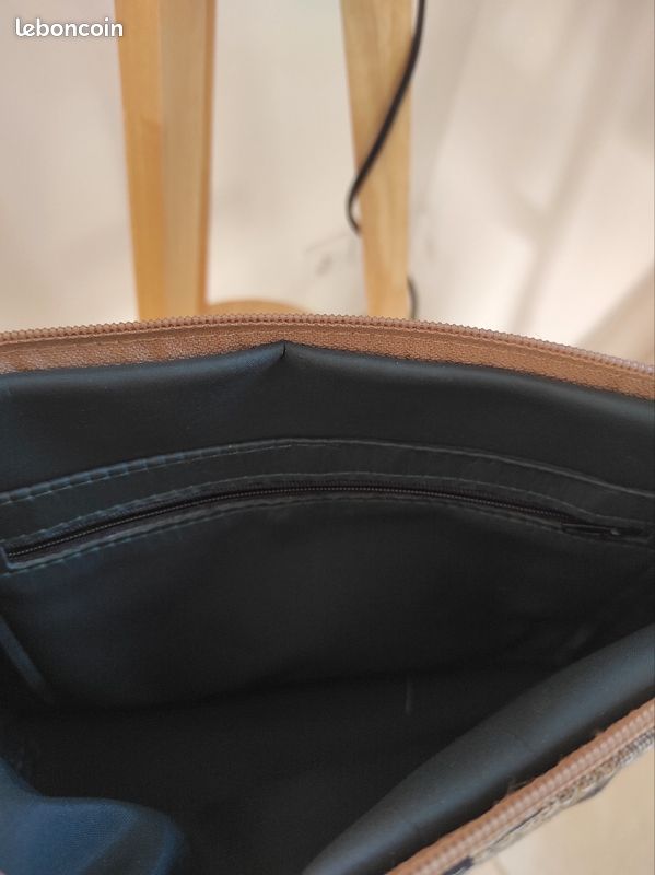 Sac à bandoulière rectangulaire motif ourson beige, marron et bleu (image 9)