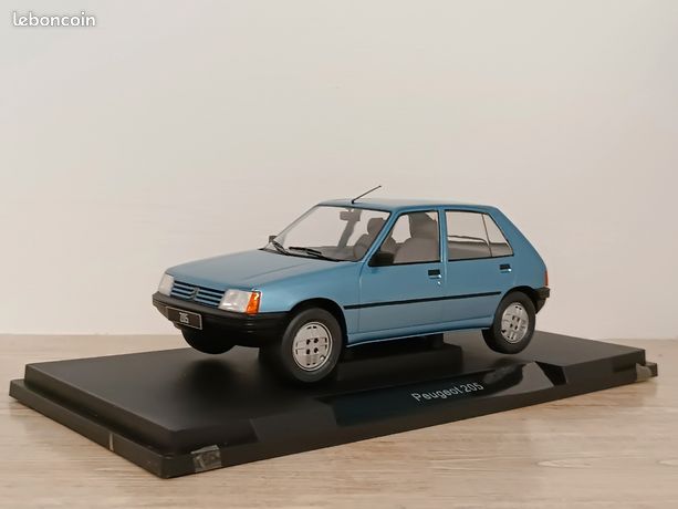 Modèle Réduit Solido 1/18 - Peugeot 205 Rallye 1,9L - Années 1990 - Neuf