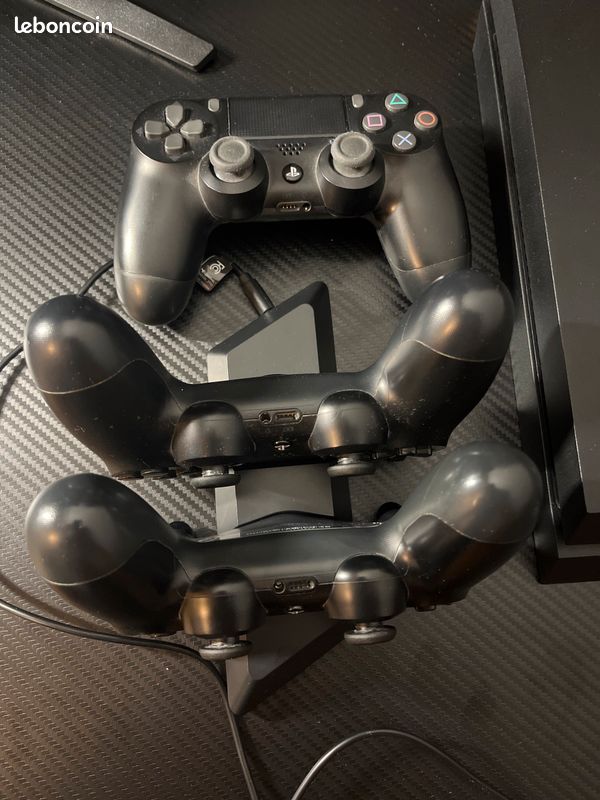 PS4 avec jeux et manettes (image 5)