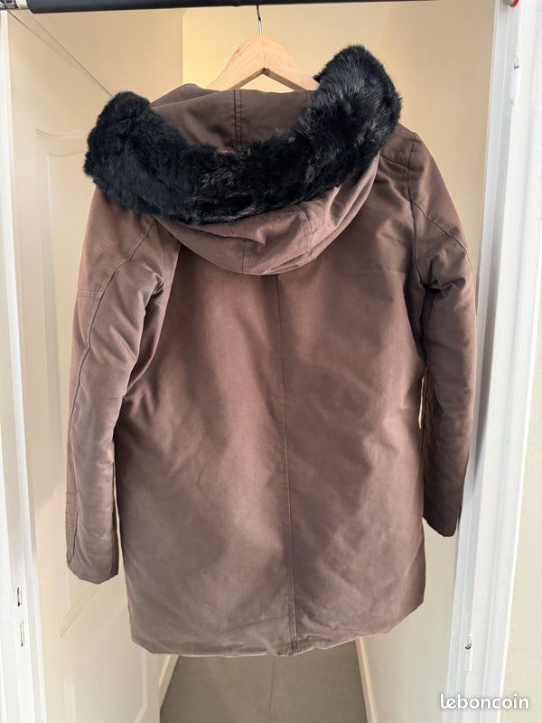 Manteau marron et fourrure noire mkt studio (image 2)