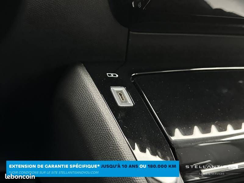 Peugeot 2008 PureTech 130 S&S EAT8 Allure Business (image 28)