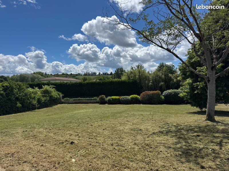 Terrain 1005 m2 Viabilisé Pin-Balma · 320 000 €