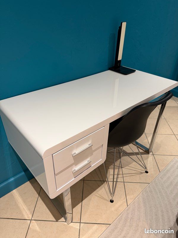 Bureau design blanc (image 2)