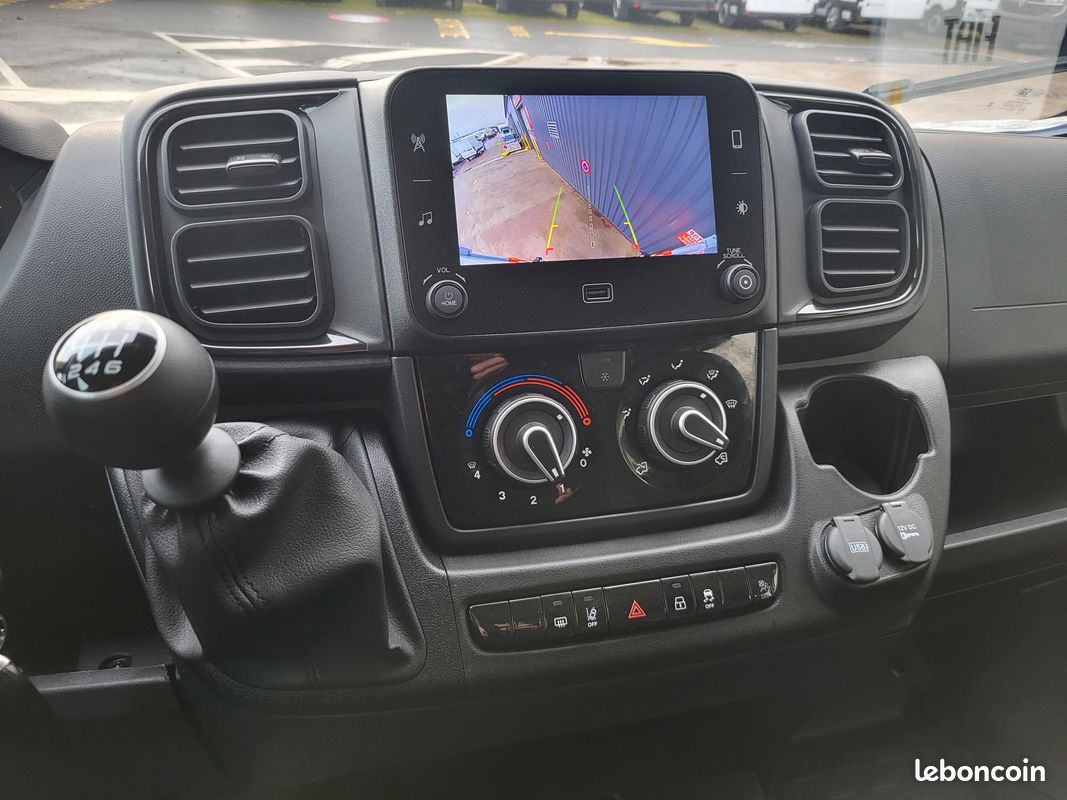 FIAT DUCATO MY26 L-H2 ( L3H2 ) 3.5 FOURGON 140 CH PACK TECHNO 7’’ CABINE APPROFONDIE FIXE 07 PLACES NEUF avec HABILLAGE BOIS COMPLET + CAMÉRA DE RECUL + SUSPENSION RENFORCÉE ( Prix Vente 34 990 HT ) (image 5)
