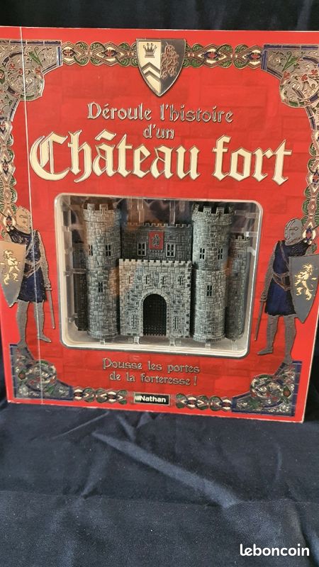 Livre Déroule l'histoire d'un château fort (image 1)